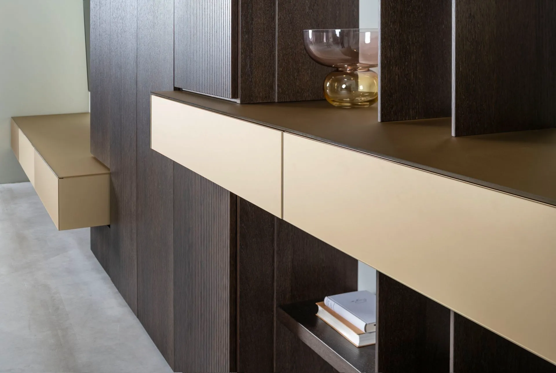 Sudbrock Wandregal Cubo mit Dopamin Design in Gelb